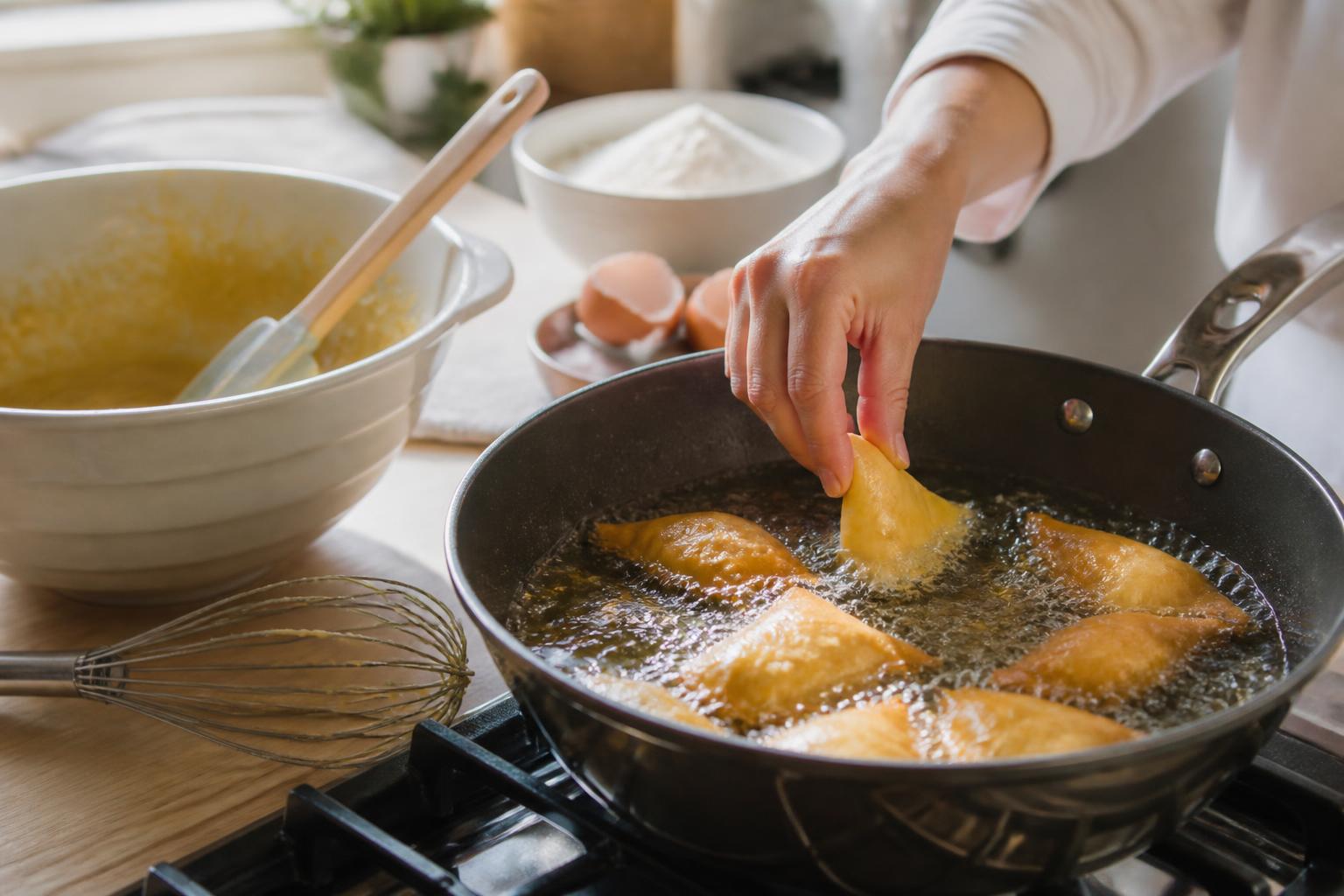 découvrez la recette traditionnelle des bottereaux nantais, avec des conseils détaillés pour la préparation et la cuisson afin de réussir ce délicieux beignet typique de nantes.