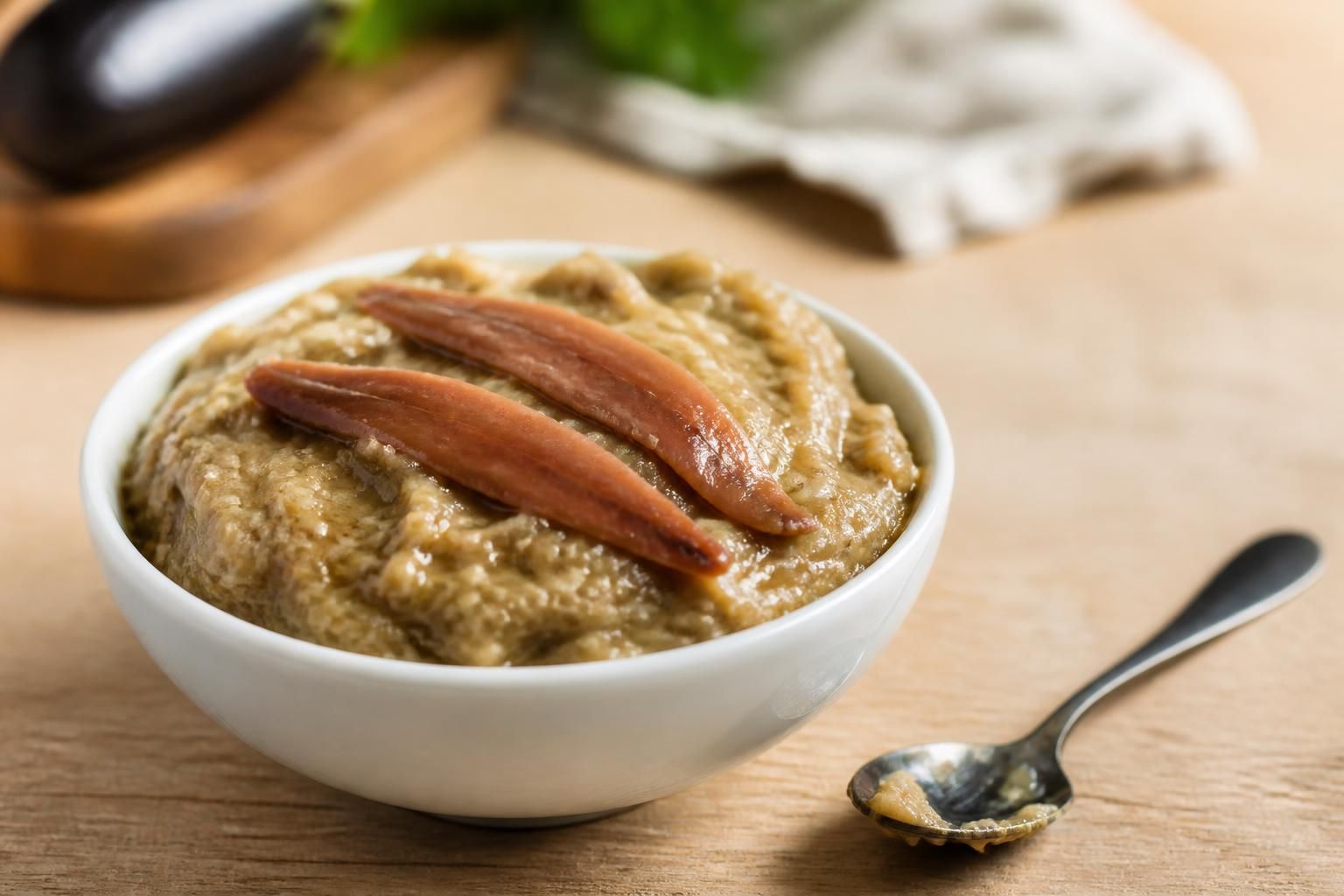découvrez comment deux anchois dans un caviar d'aubergine ont fait disparaître le bol en seulement 4 minutes. une recette simple et irrésistible à essayer absolument !
