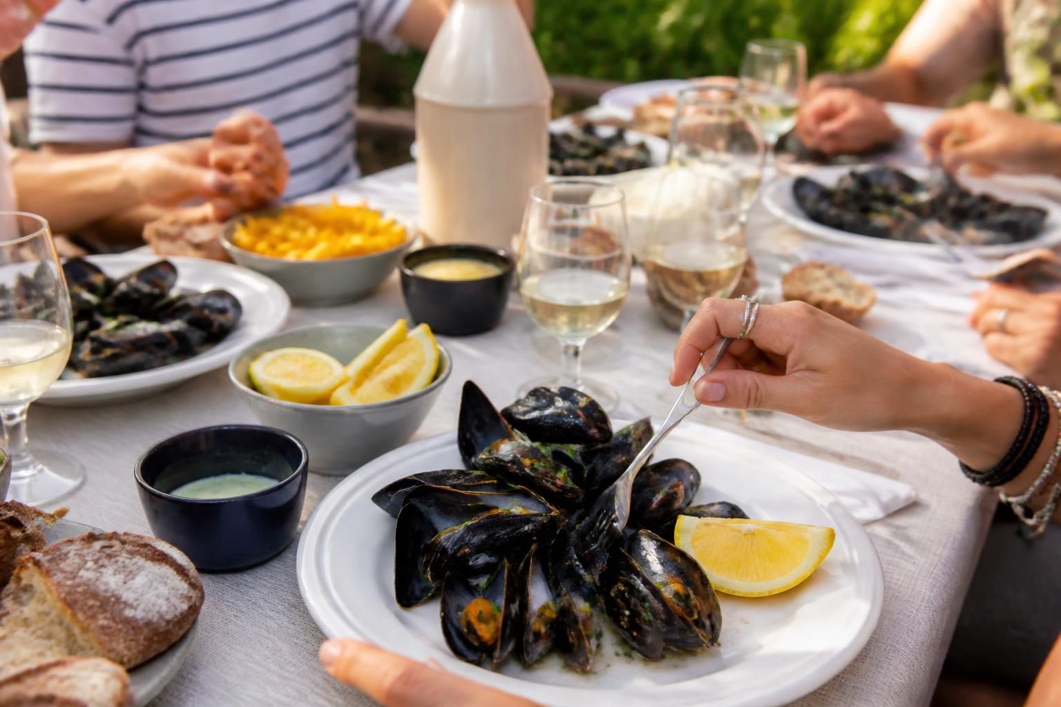 découvrez combien de moules prévoir par personne pour réussir vos repas et éviter le gaspillage. conseils pratiques pour des portions parfaites lors de vos repas en famille ou entre amis.