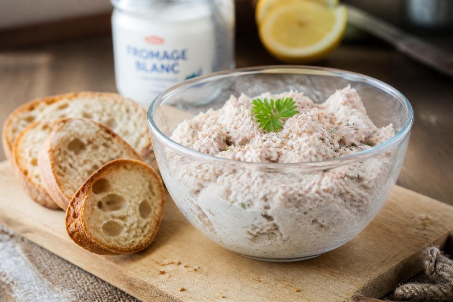 découvrez une recette simple et gourmande de rillettes de thon au fromage blanc, parfaite pour un apéritif frais et savoureux en quelques minutes.