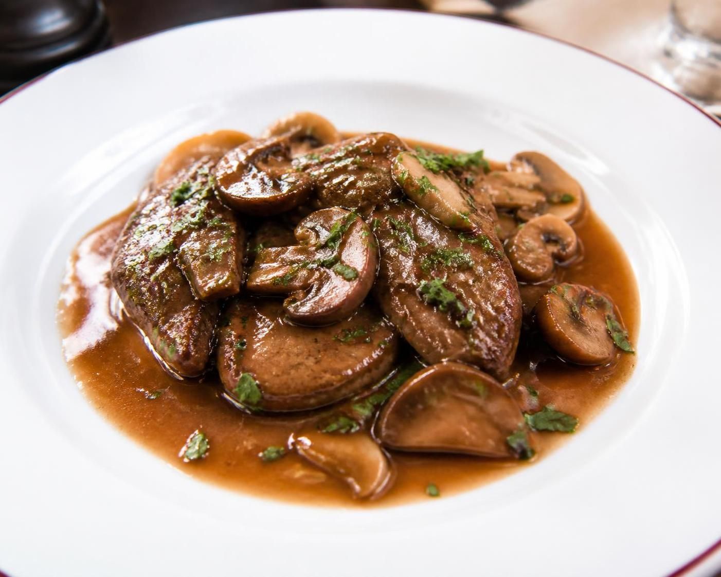 découvrez notre recette de rognon de veau façon gastronomique pour un plat raffiné et savoureux, idéal pour impressionner vos convives.