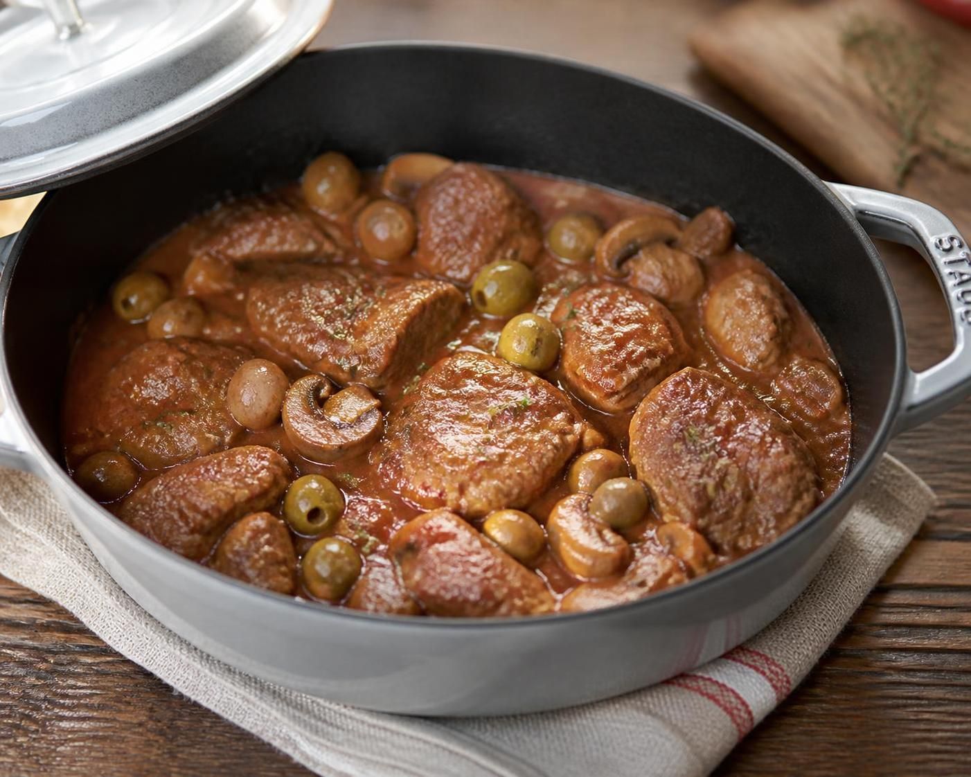 découvrez la recette traditionnelle du veau marengo revisitée par cyril lignac, alliant saveurs authentiques et savoir-faire du chef pour un plat savoureux et raffiné.
